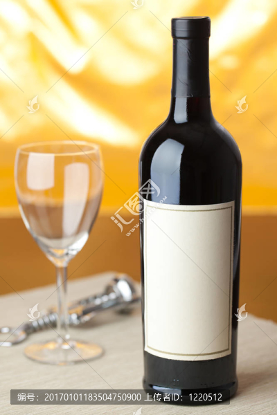 一瓶紅葡萄酒
