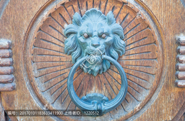 獅子頭門環(huán)。