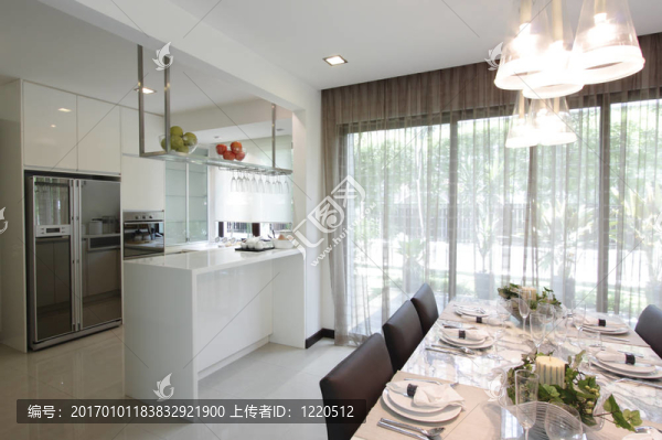 現(xiàn)代廚房和用餐區(qū)