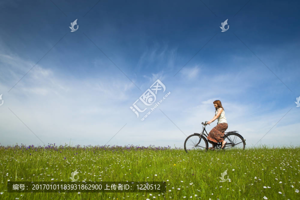 騎自行車
