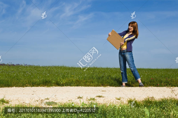 搭便車的女孩