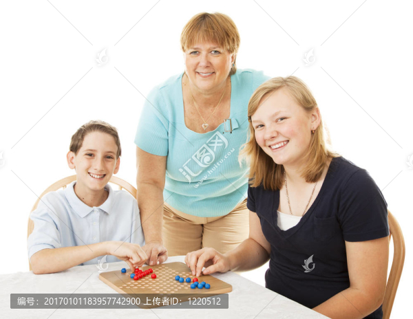 家庭玩棋盤游戲