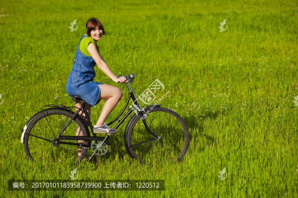 帶自行車的女孩