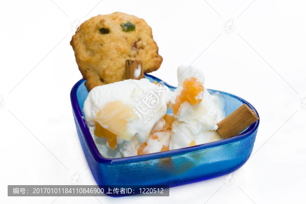 白色背景冰淇淋隔離碗