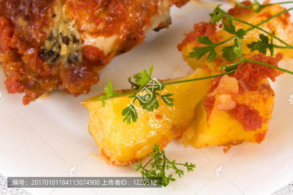 烤雞肉和土豆特寫