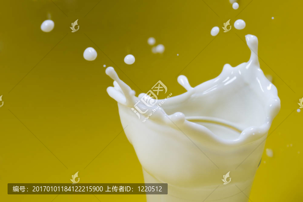 牛奶濺