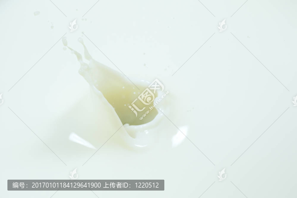 牛奶濺