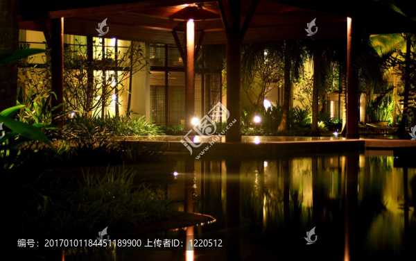 泳池邊公寓樓