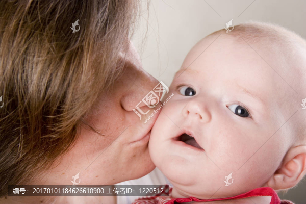 母親和新生嬰兒