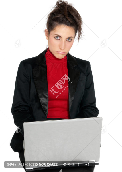 年輕的女商人累了筆記本電腦的孤立在白色背景