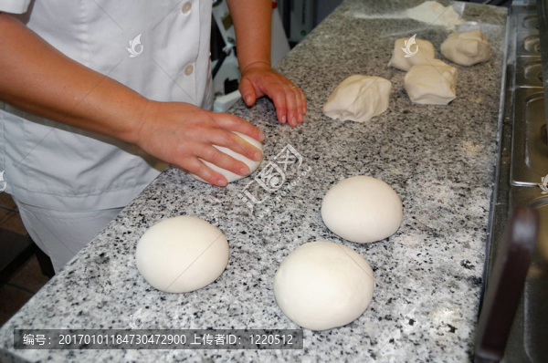 做比薩餅-匯圖網(wǎng) www.fosd68.com 做比薩餅