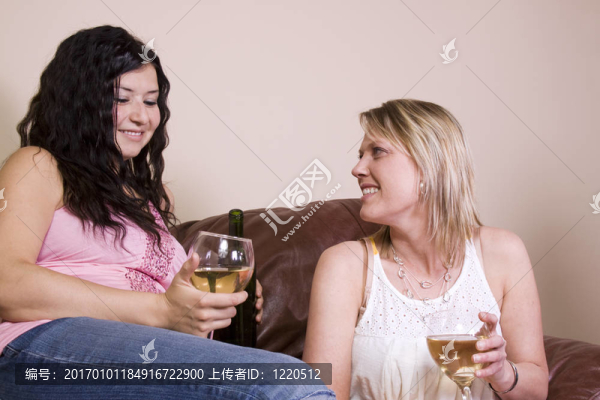 朋友在家社交