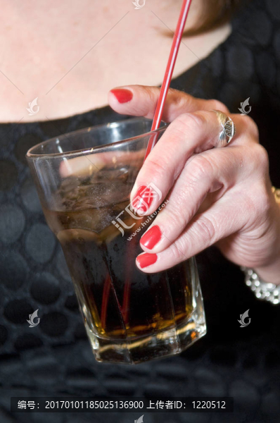 雞尾酒杯
