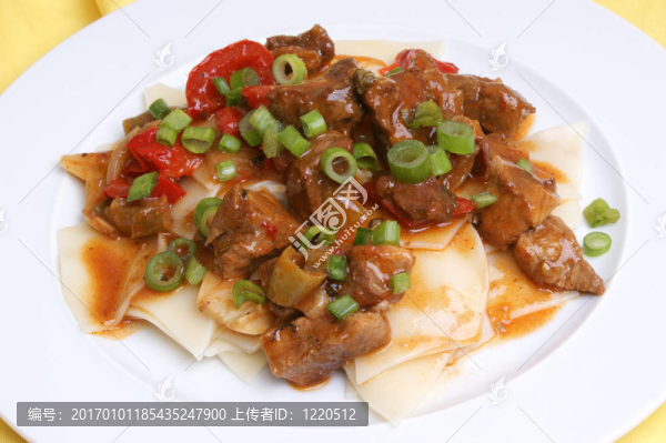 家里做的面條和有機牛肉