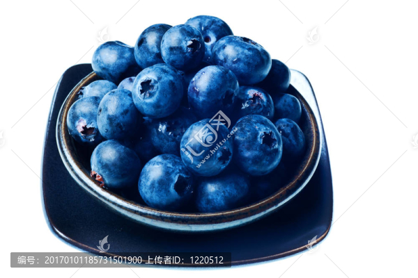 藍(lán)莓隔離的日本碗