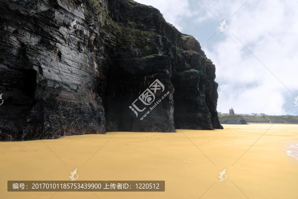 從懸崖前看城堡