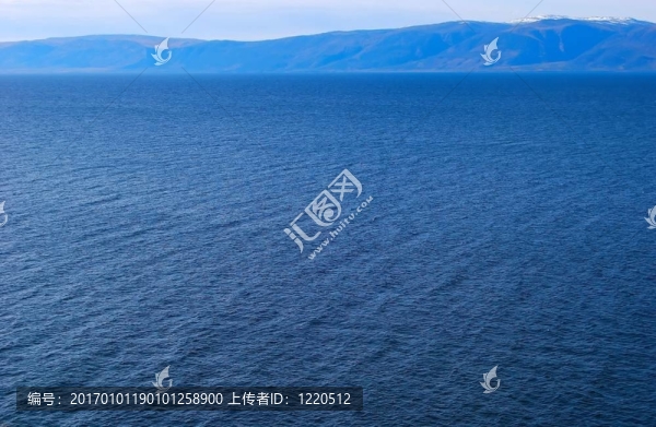 貝加爾湖。暮光.