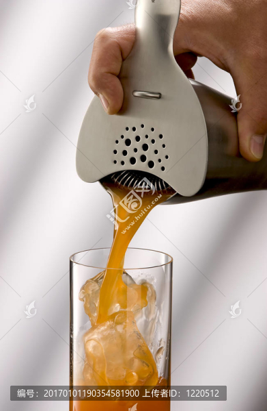 倒入混合器