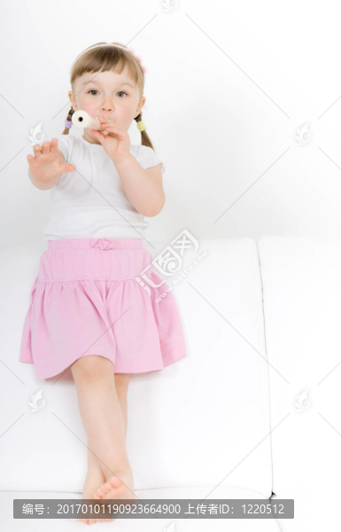 帶樂器的小女孩