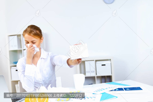在工作場所有感冒和流感的人