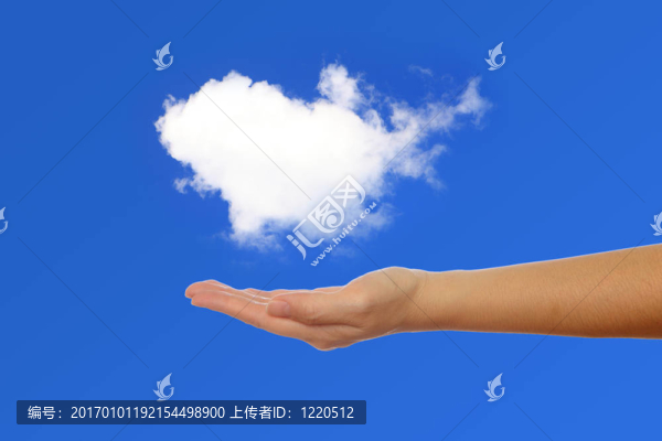 手拿著白云