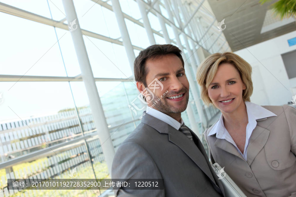 商人與女人。