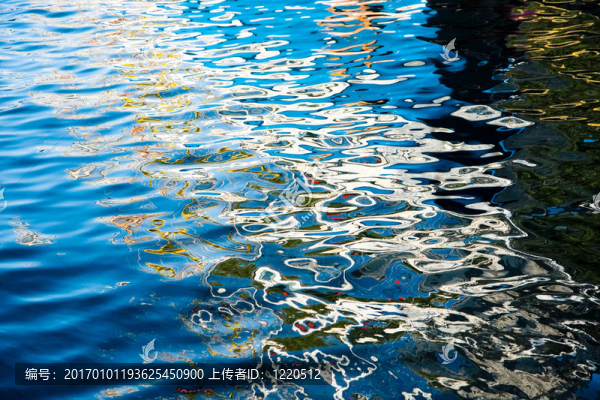 藍色的水面