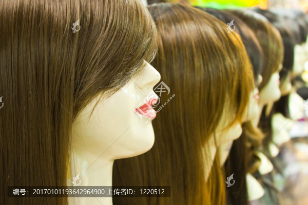 幾個(gè)發(fā)型由女孩木偶