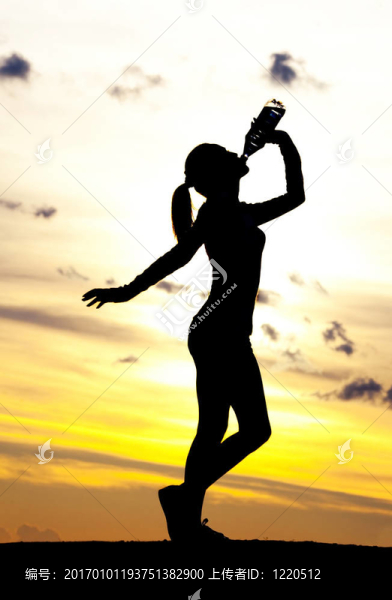 女子的飲用水