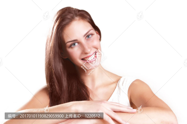 女孩開(kāi)心的笑了