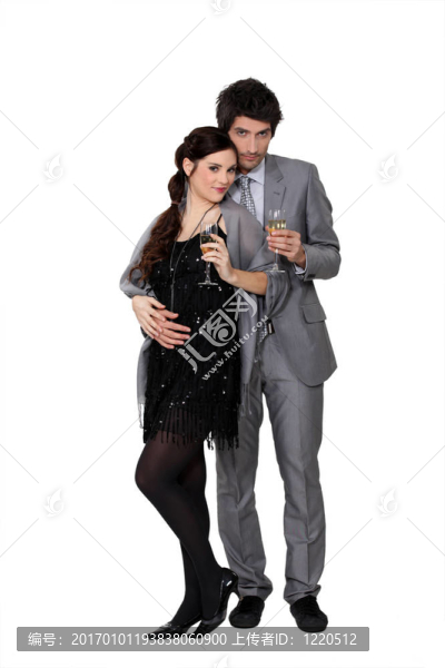 一對不錯的夫婦有香檳長笛。