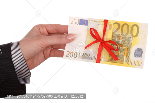 手中的歐元。