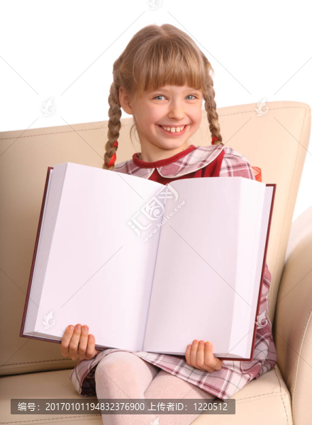 快樂女孩秀空書。