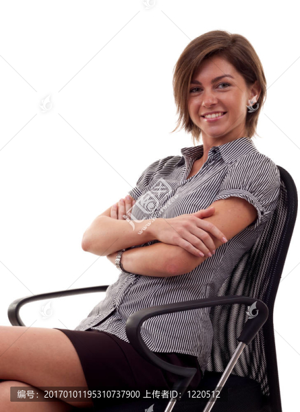坐在辦公椅上的女人