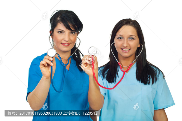女性表現(xiàn)出醫(yī)生聽診器