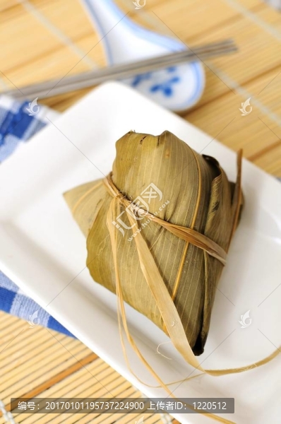 白盤子上的中國餃子