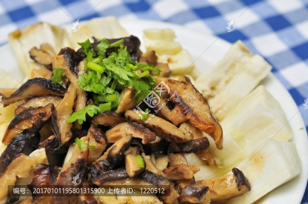 蘑菇頂上的茄子菜