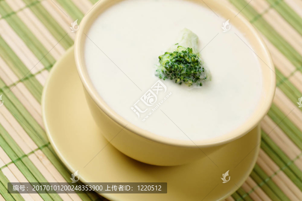 菜花和西蘭花忌廉湯