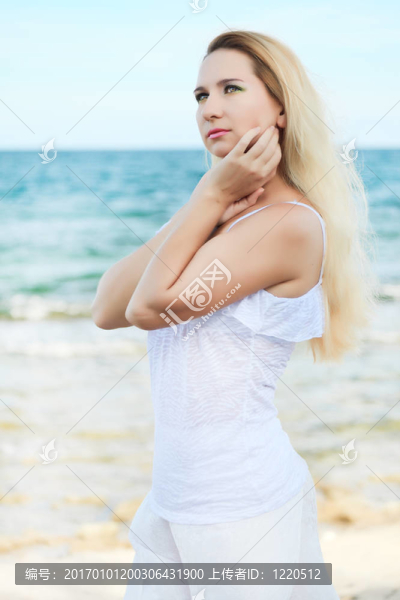 女人和海洋