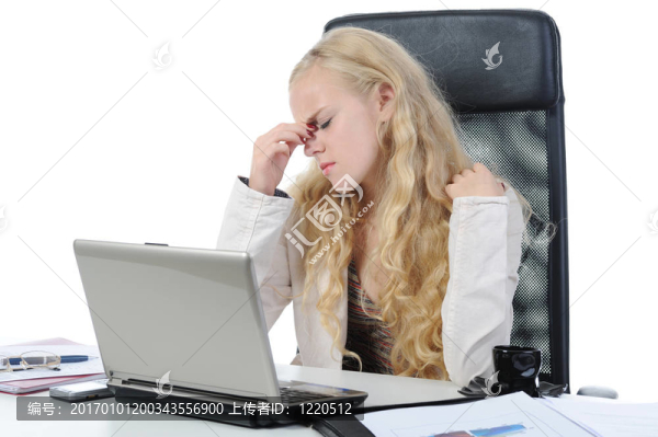 辦公室里的哭泣女孩。