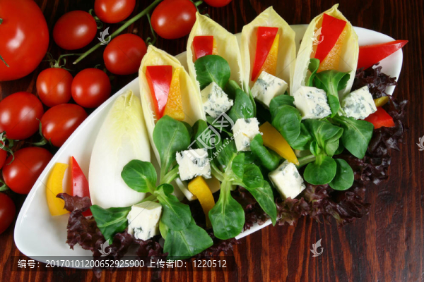 蔬菜沙拉和奶酪