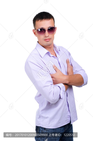 穿牛仔褲的年輕人