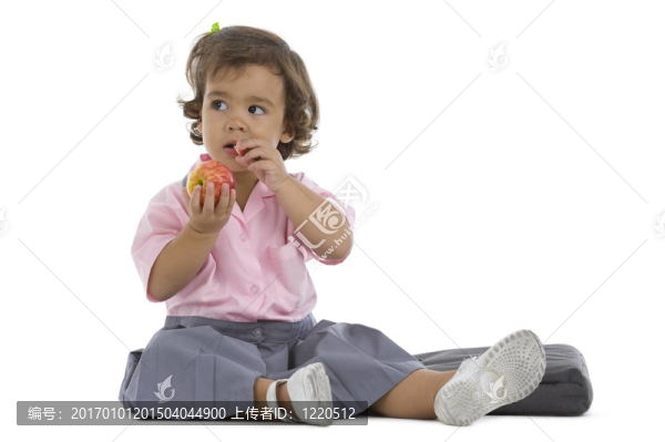可愛的小女孩和蘋果