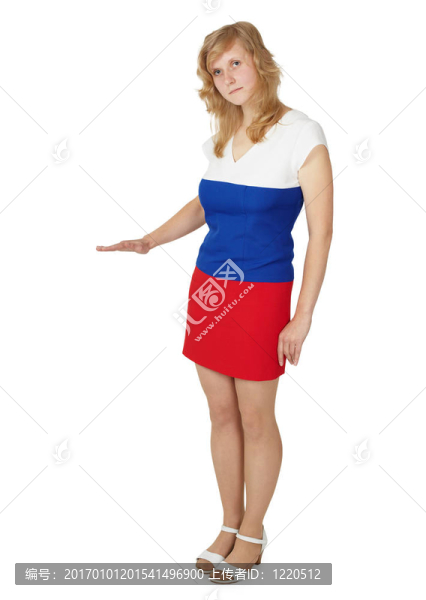 女人用白色測量孩子身高