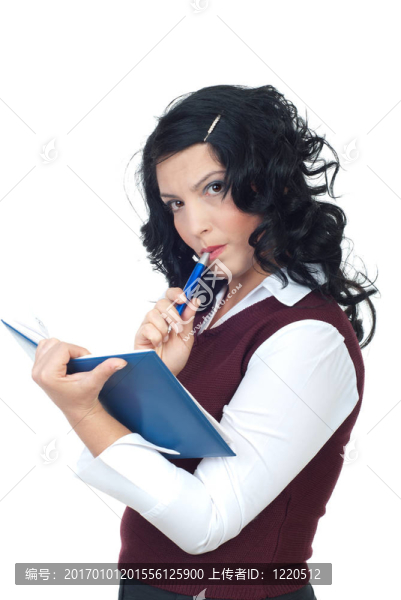 有議程和鉛筆的思考女人