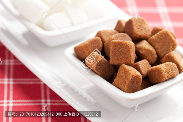 棕色和白色方糖