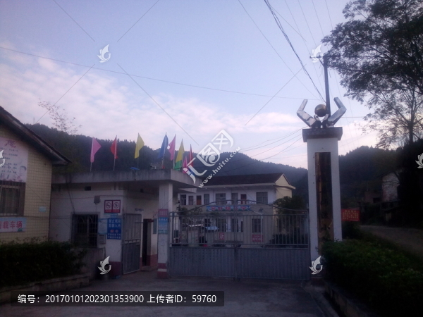 小學(xué)校門