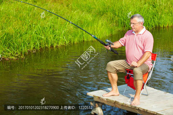 老年人釣魚