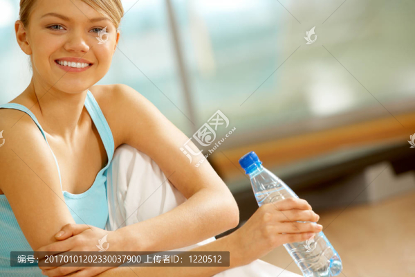 女孩與瓶