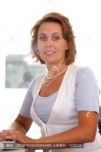 打字女